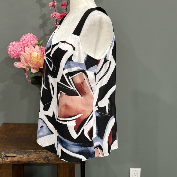 Le Chateau Tank Top - Picture 2 of 10